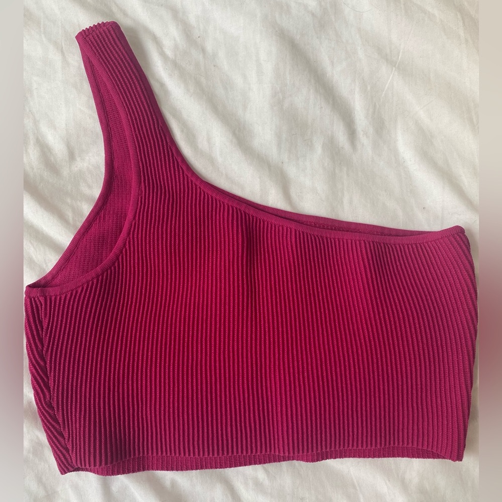 ARITZIA ONE SHOULDER FUCHSIA TOP